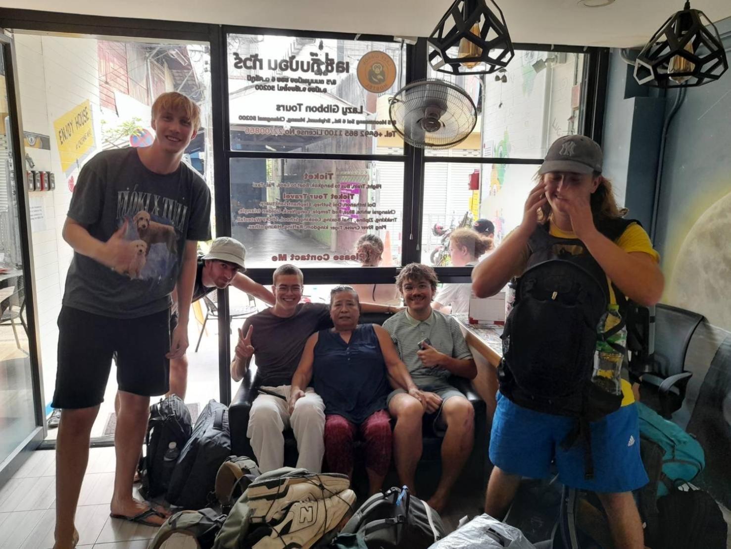 הוסטל Lazy Gibbon 1 Chiang Mai - Tha Phae Gate מראה חיצוני תמונה